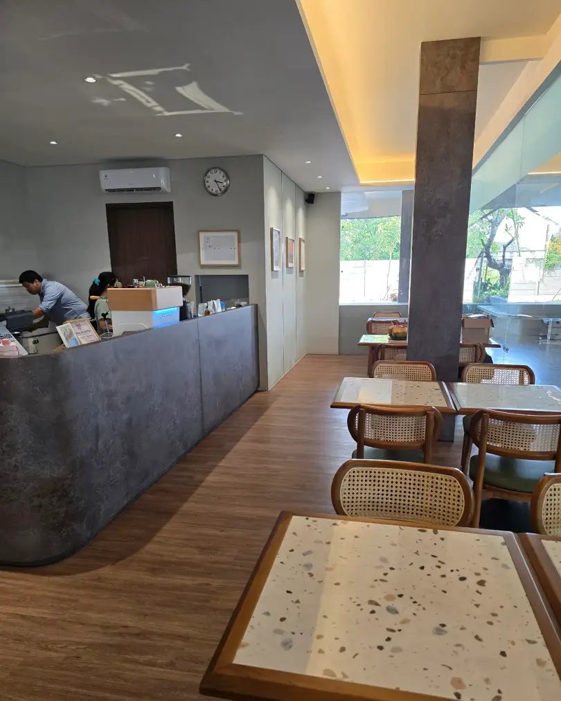 Café tables